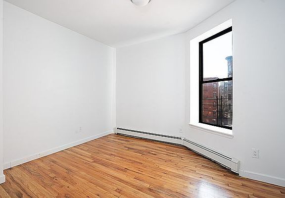 3rd image of 129 Edgecombe Ave #4B