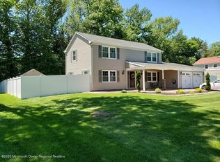 2 Maxwell Ln, Manalapan, NJ 07726