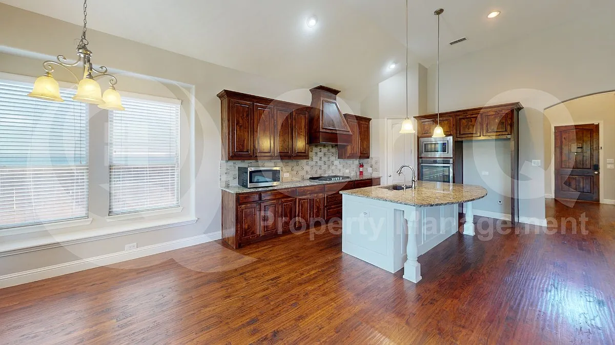 4 bed, 3.0 bath, 3606 sqft, $3,750 — Photo 4