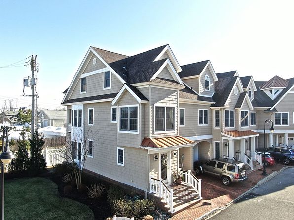 2 Drawbridge Ln