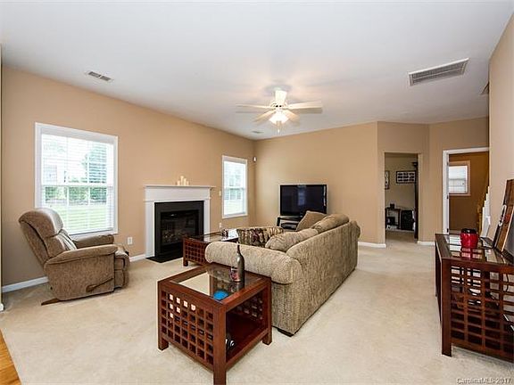 5th image of 9791 Ravenscroft Ln NW