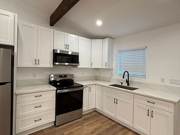 3rd image of 17158 Vose St #17158