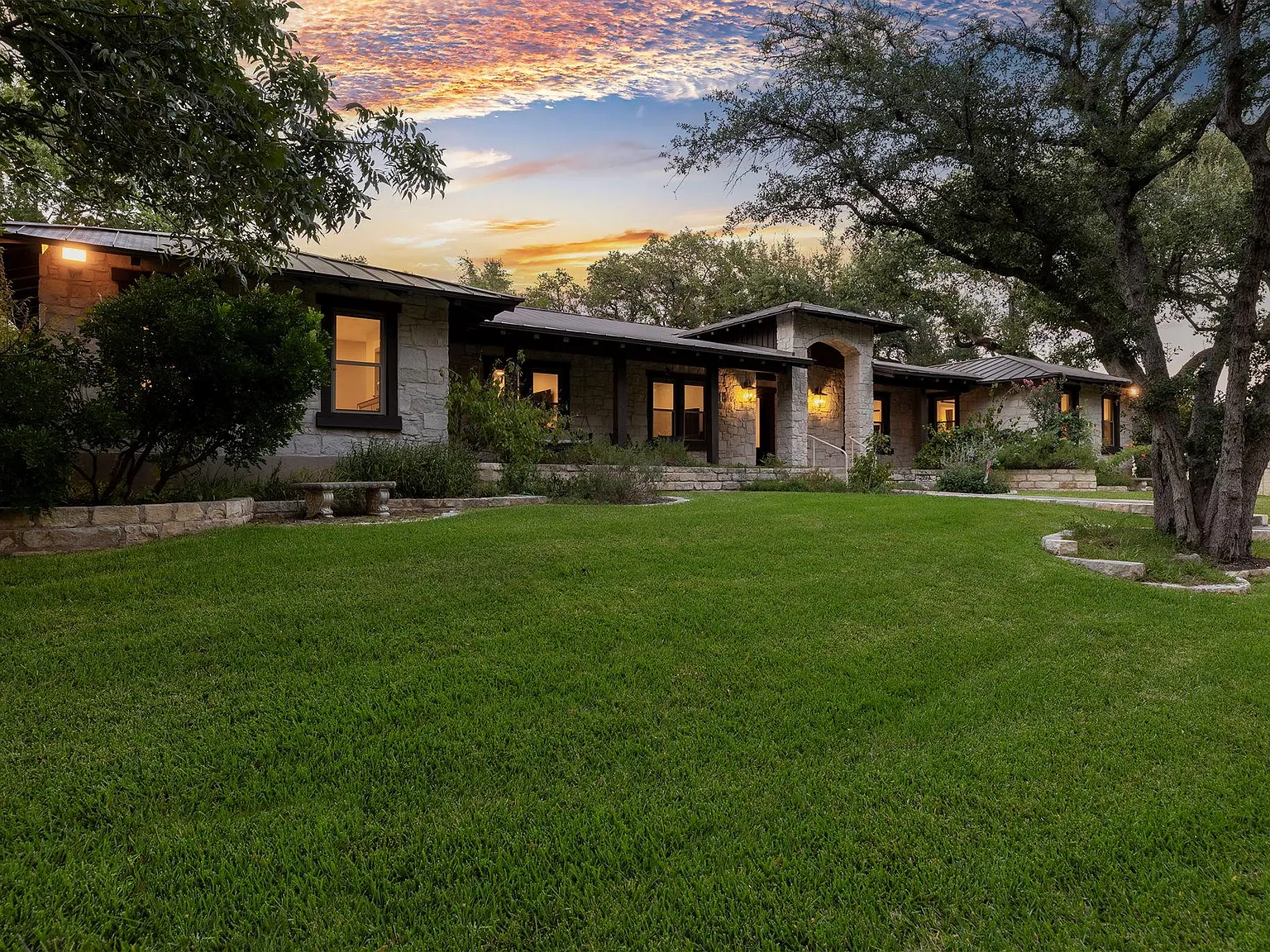 4 bed, 3.5 bath, 3800 sqft, $18,000 — Photo 3