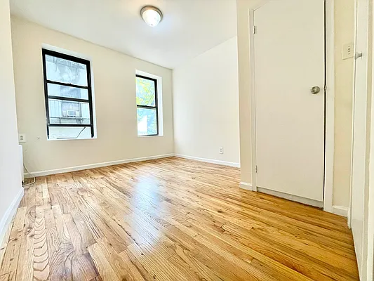 Rented by HOLTON REAL ESTATE INC. | media 14