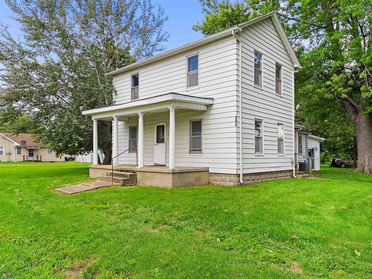 404 S Madison St, Lewistown, IL 61542 Zillow