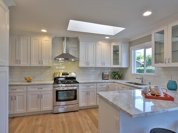 5th image of 1641 Carmel Dr
