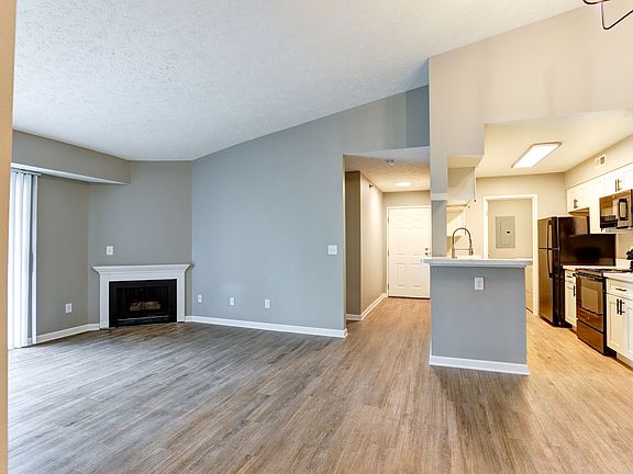 5th image of 4425 Heritage Ave #C09