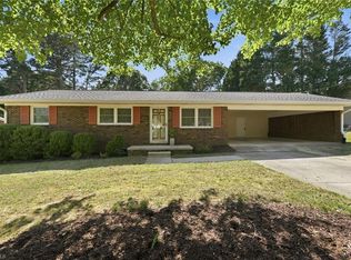 1905 Whitsett St, Burlington, NC 27215