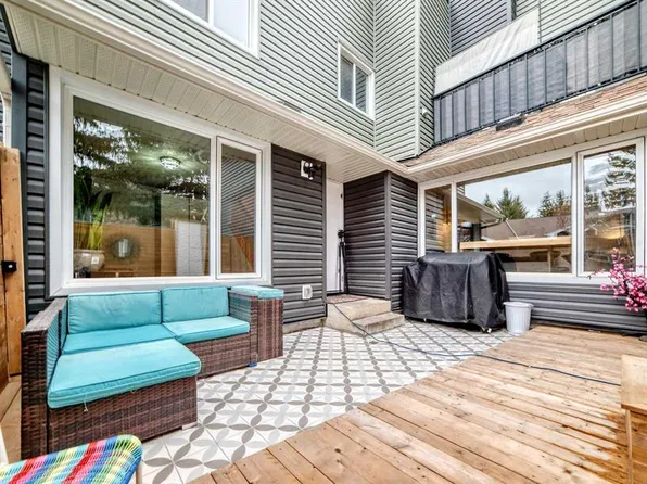 36 E Glamis Grn SW #117, Calgary, AB T3E 6V1