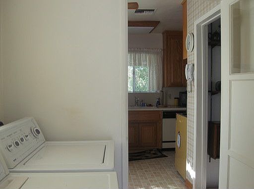 3rd image of 17129 Lorne St