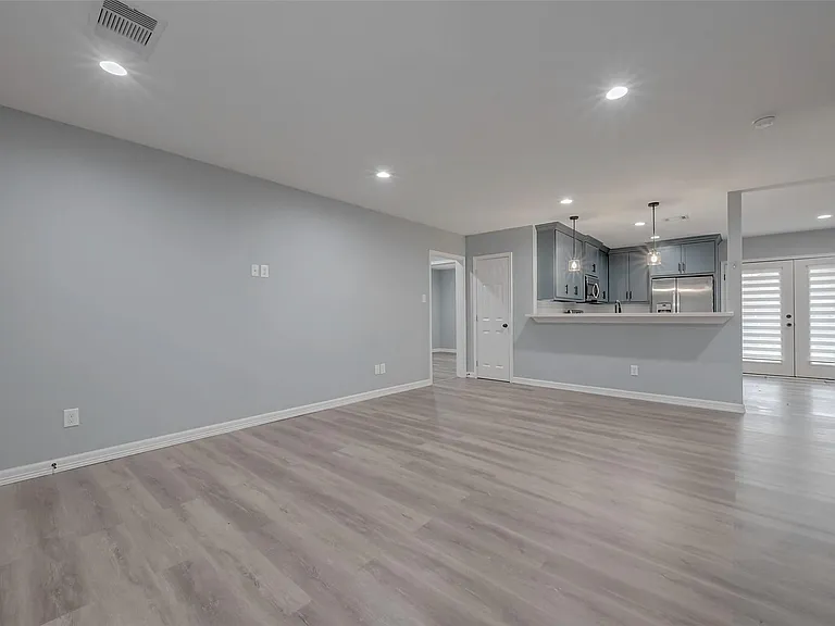 6322 Victoria St — Photo 6