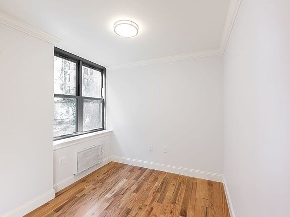 5th image of 210 E 22nd St #Olm