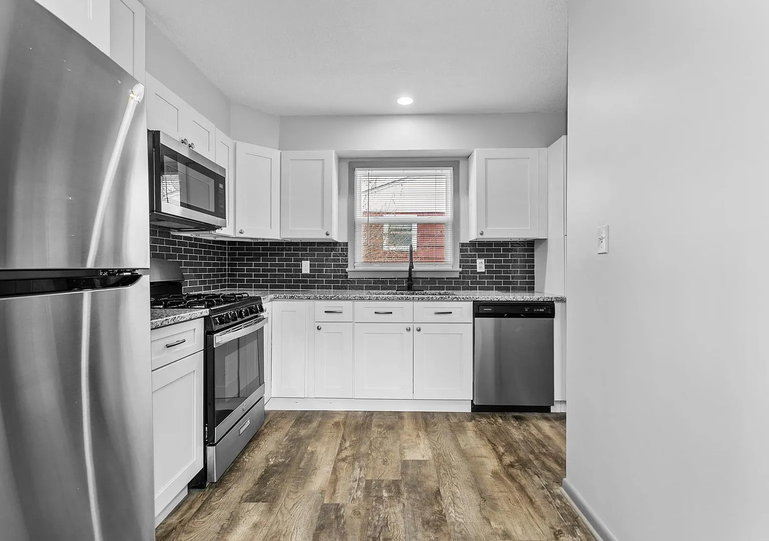 4 bed, 1.5 bath, 1250 sqft, $1,950 — Photo 4