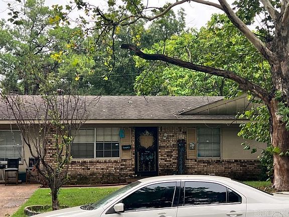 2nd image of 809 Pecan Dr