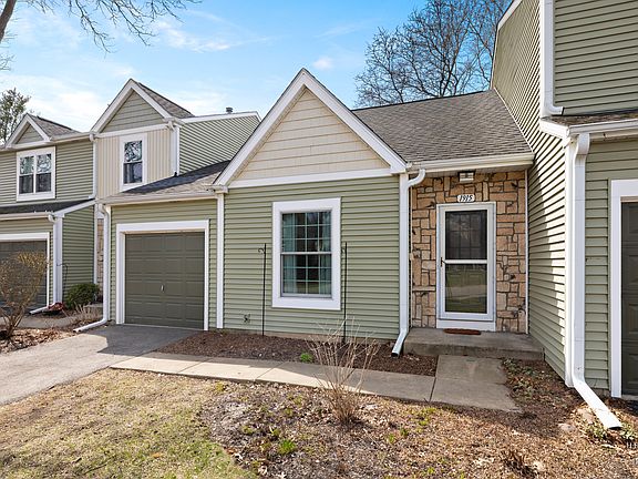 2nd image of 1915 Ozark Pkwy Unit 1915