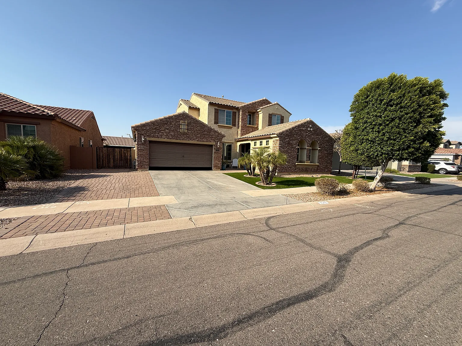 5 bed, 4.5 bath, 3878 sqft, $4,500 — Photo 4