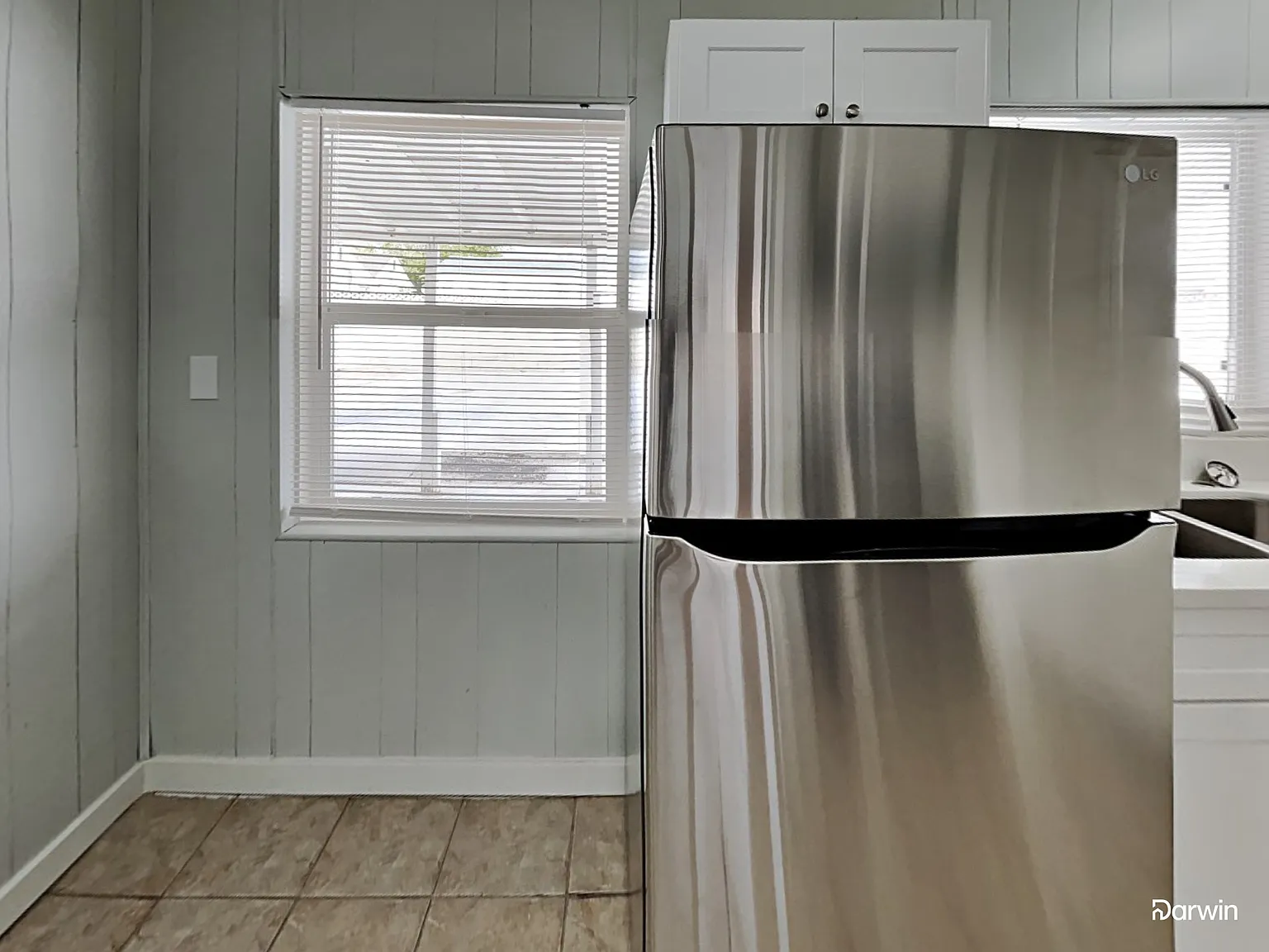 3 bed, 1.0 bath, 1117 sqft, $1,770 — Photo 3