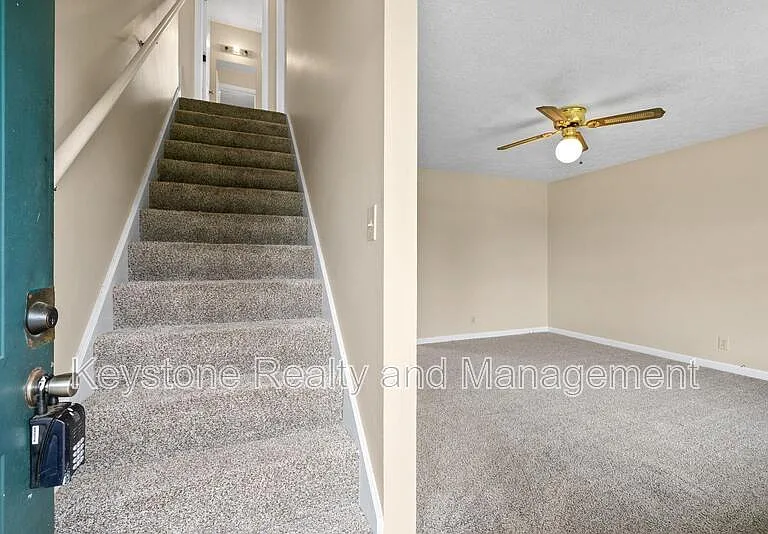 2080 Carneal Ln — Photo 2