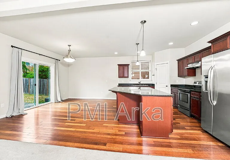 633 Ilwaco Pl NE — Photo 8