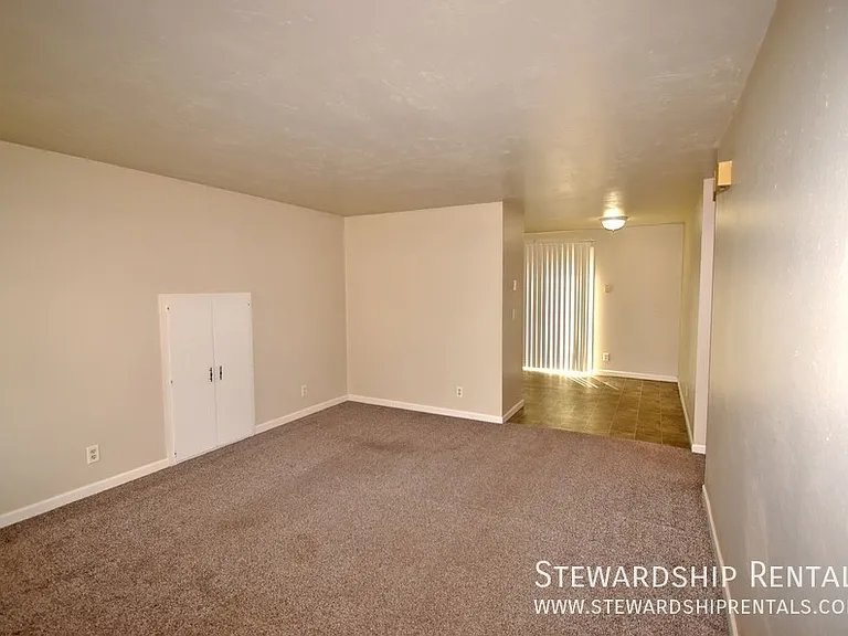 1170 Grant Aly #B — Photo 3