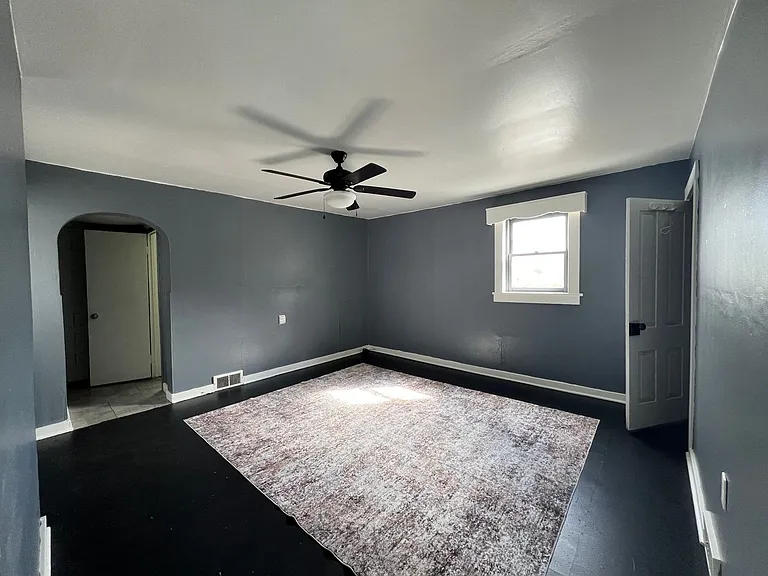 208-210 McClure St — Photo 6