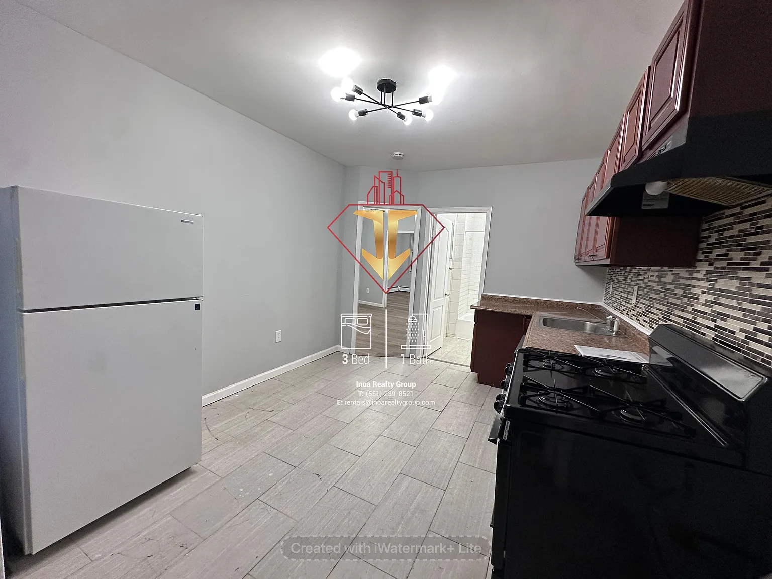 3 bed, 850 sqft, $2,000 — Photo 2