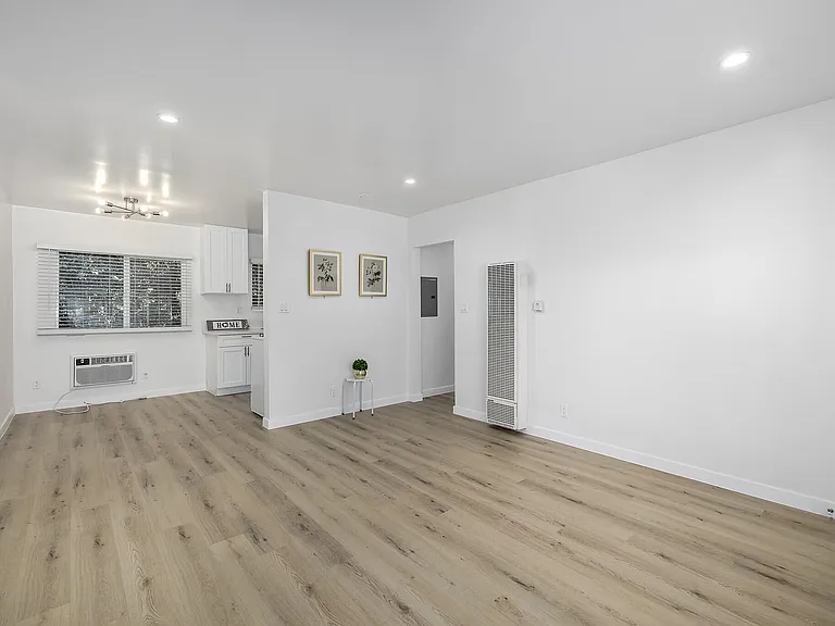 13001 Vanowen St #11 — Photo 5