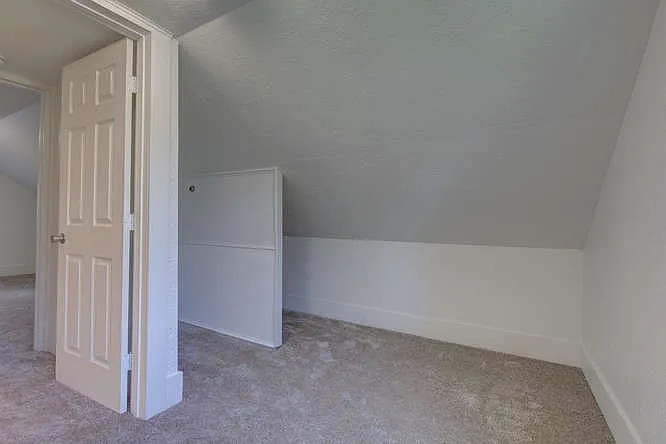 1339 NE Logan St — Photo 10
