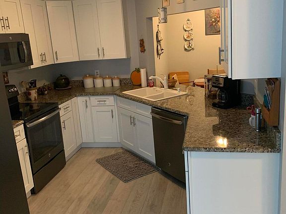 5th image of 727 Pine Island Dr