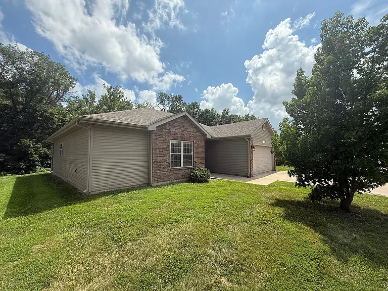 1432 Bodie Dr — Photo 3