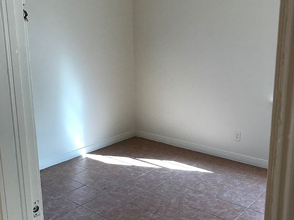 4th image of 4213 Fox Dr