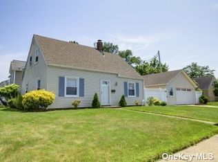 55 Ranch Ln, Levittown, NY 11756