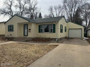 1037 2nd St NE, Watertown, SD 57201