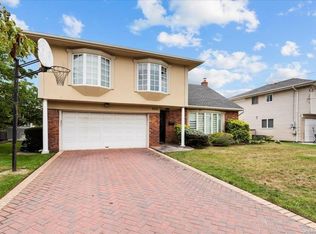 654 Derby Ave, Woodmere, NY 11598