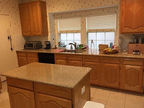 4th image of 535 Forest Hill Dr