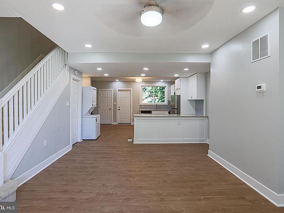4th image of 3619 Oakmont Ave