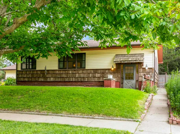 2504 N 70th St, Omaha, NE 68104