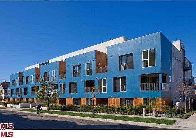 1st image of 855 N Croft Ave APT 207