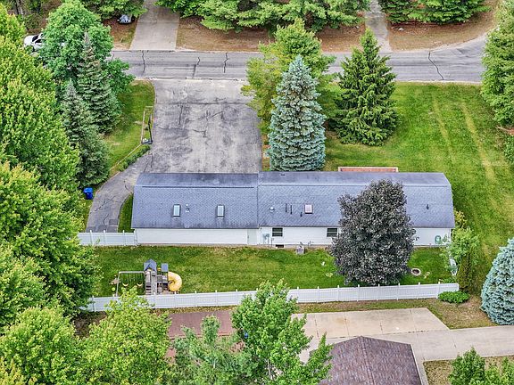 2nd image of 302 Redwine Dr