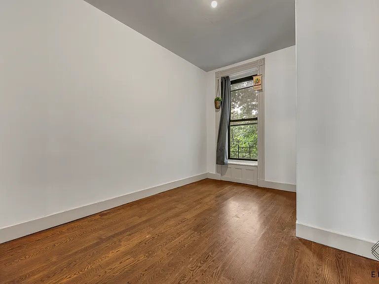 629 Willoughby Ave #2B — Photo 4