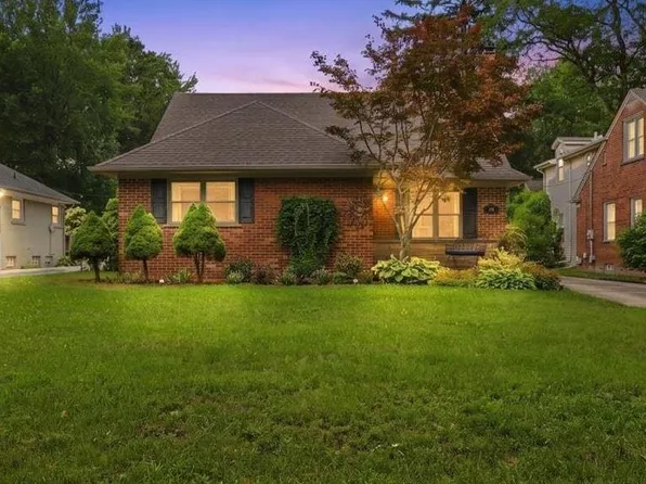 841 Washington Rd, Grosse Pointe, MI 48230