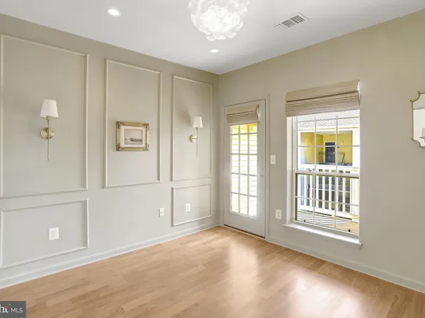 4561 Strutfield Ln APT 3318, Alexandria, VA 22311