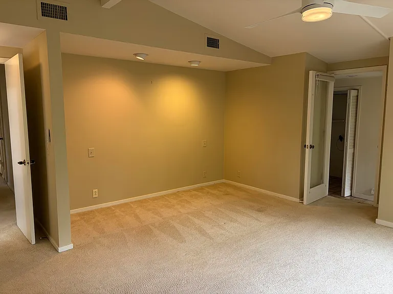 333 Woodley Ct — Photo 7