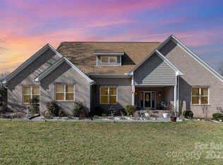 4321 Rolling Acres Rd, Charlotte, NC 28213