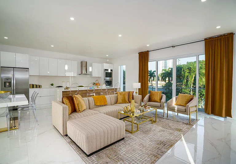 1006 N Riverside Dr — Photo 10