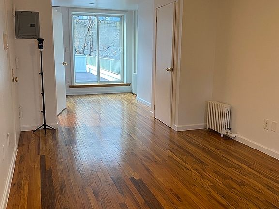 3rd image of 250 Van Brunt St #2