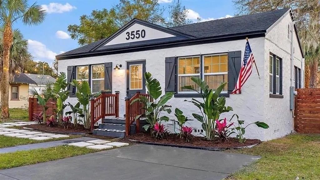 2 bed, 1.0 bath, 720 sqft, $2,800 — Photo 1
