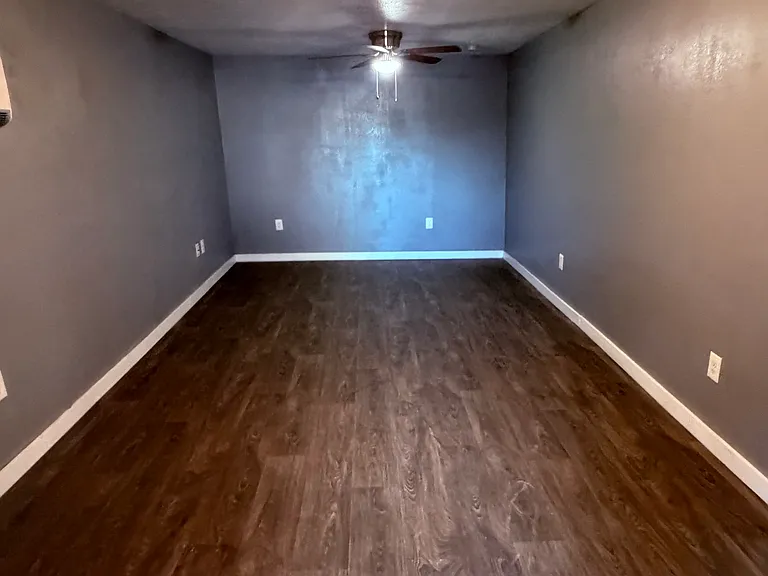 311 Glamis Ave #I — Photo 10