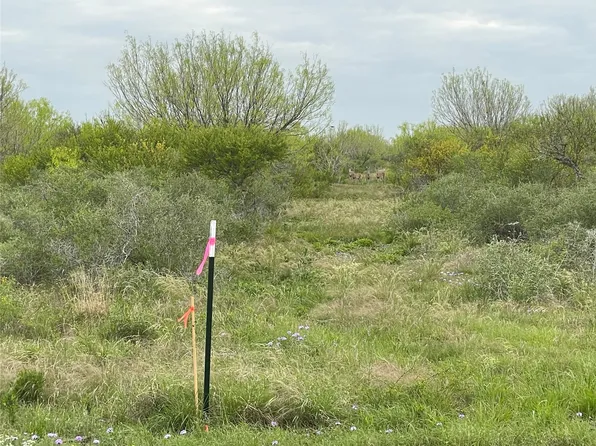 7 Private Road Frio Ests, Moore, TX 78057