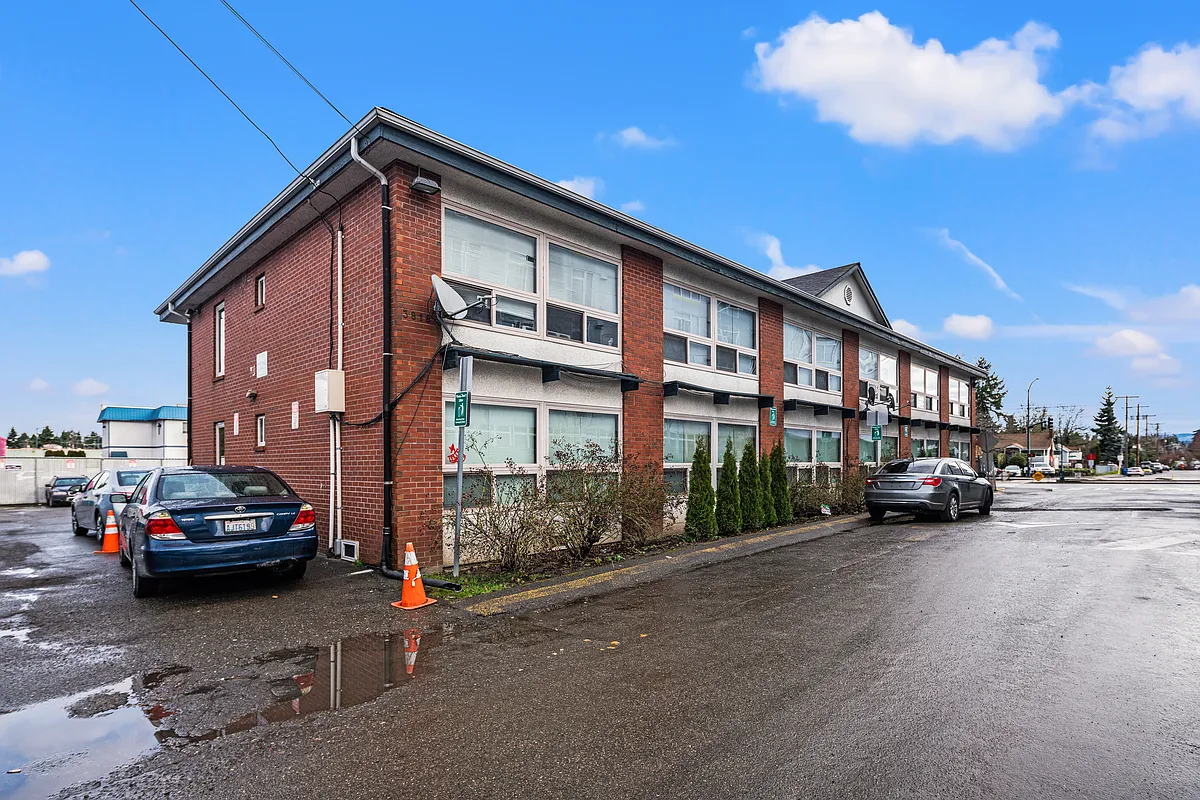 Building Photo - 3818 S Willow St #15